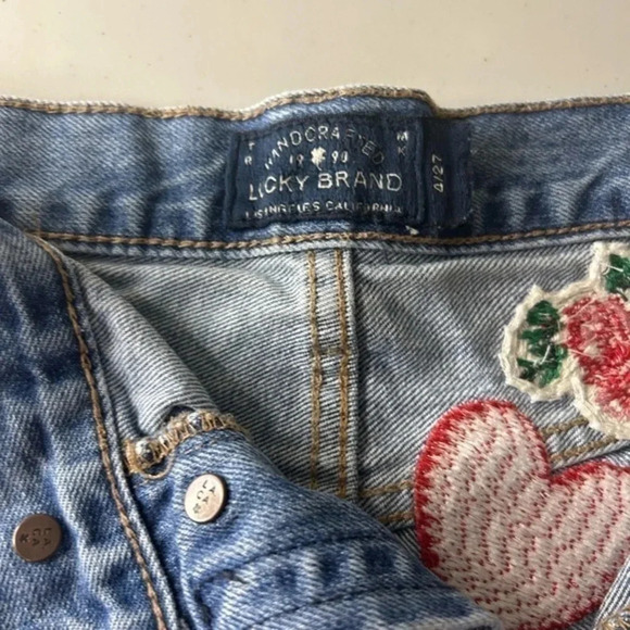 Lucky Brand 4/27 Garden Floral Heart Embroidered Shorts - Picture 3 of 9